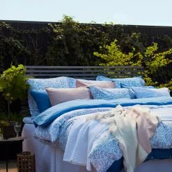 Lexington Blue Washed Cotton Sateen Örngott 11 Lexington Blue Washed Cotton Sateen Örngott -Sängkläder försäljning LexingtonFlowerPrintedCottonSateenOrngott3 45306f80 3609 4584 9803 0221fefe60cd