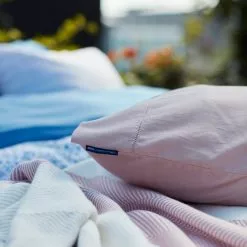 Lexington Violet Washed Cotton Sateen Örngott 8 Lexington Violet Washed Cotton Sateen Örngott -Sängkläder försäljning LexingtonVioletWashedCottonSateenOrngott3